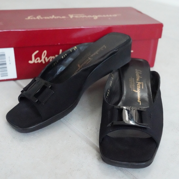 Authentic Salvatorre Ferragamo shoes - Picture 3 of 5